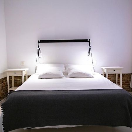 Mezzanine Yellow Madrid Luaran gambar